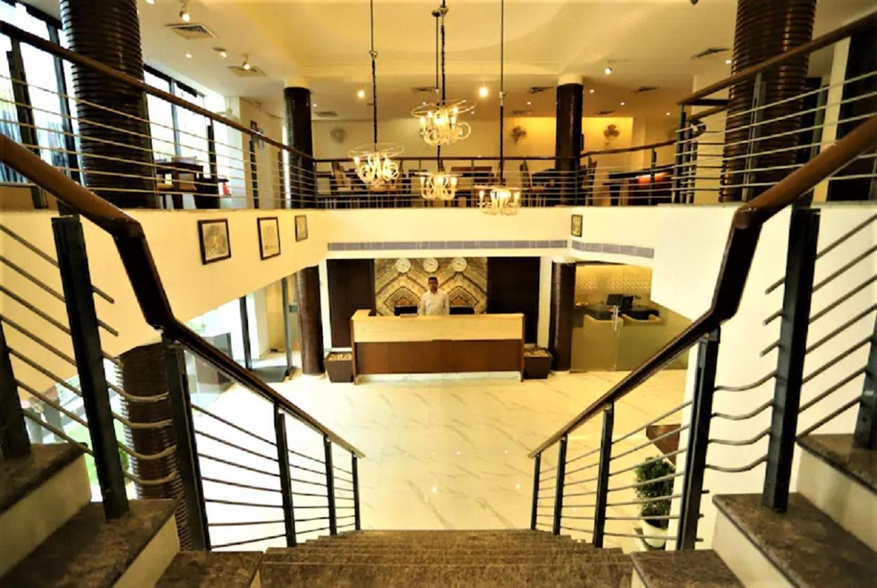 Hotel Arch International Nueva Delhi Exterior foto