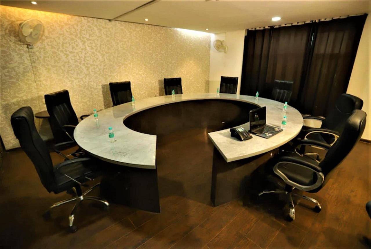 Hotel Arch International Nueva Delhi Exterior foto