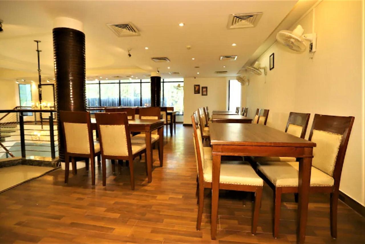 Hotel Arch International Nueva Delhi Exterior foto